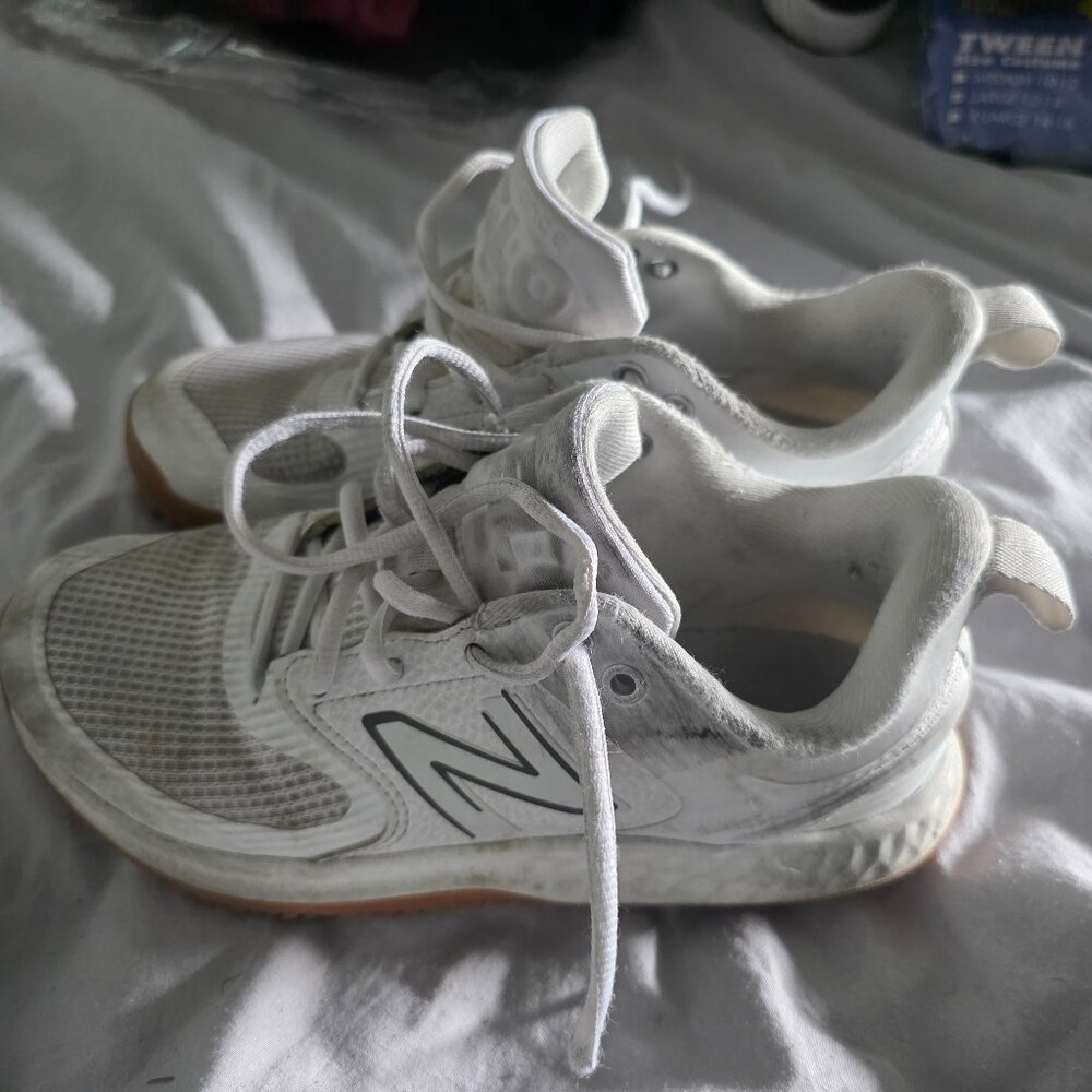 New balance womens softball turf cleat womens  size 6